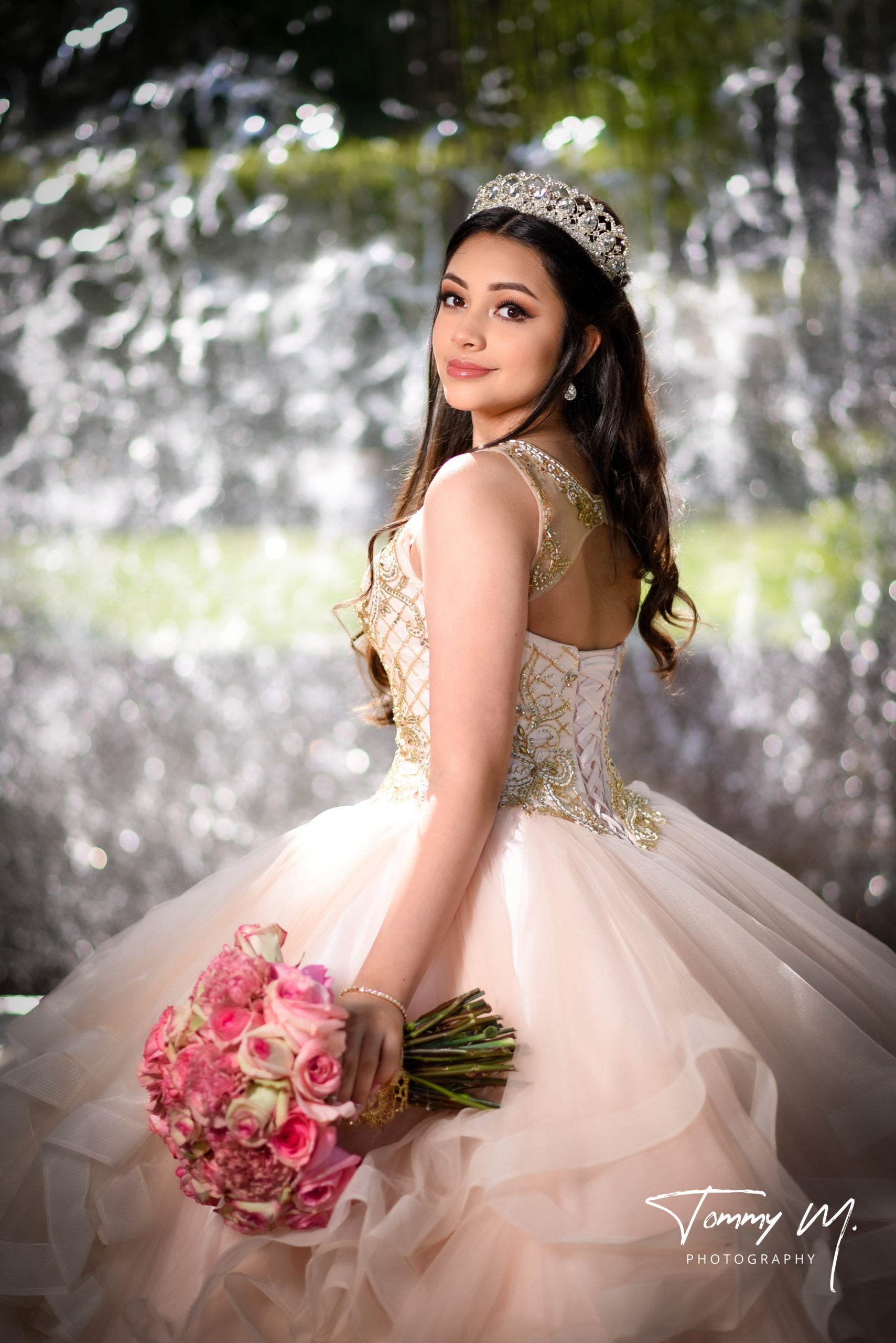 Pin by Jessica Valdez on Nicole's quince | Quinceanera photoshoot,  Quinceanera dresses pink, Quinceanera photography